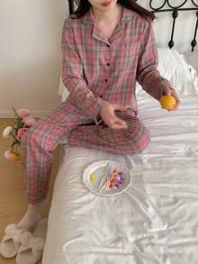 Bộ đồ mặc nhà kẻ caro cổ điển dành cho nữ tuổi teen, gồm áo tay dài cổ bẻ và quần dài thoải mái. - Hồng - Xem 3