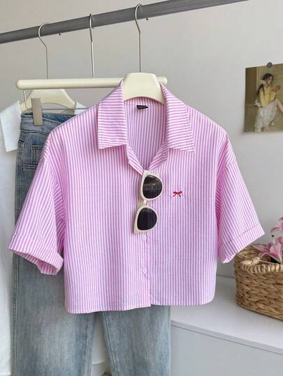 Elamini Camisa de manga corta sobredimensionada con bordado de mariposa a rayas azules para mujer, corta