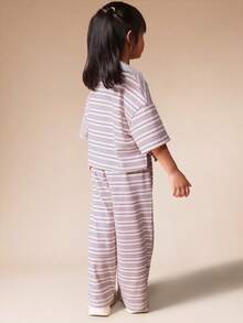 SUMWON 女童条纹 Polo 衫和配套长裤套装，短袖翻领上衣搭配松紧腰长裤，休闲日常度假装。 - 粉色 - 查看 2