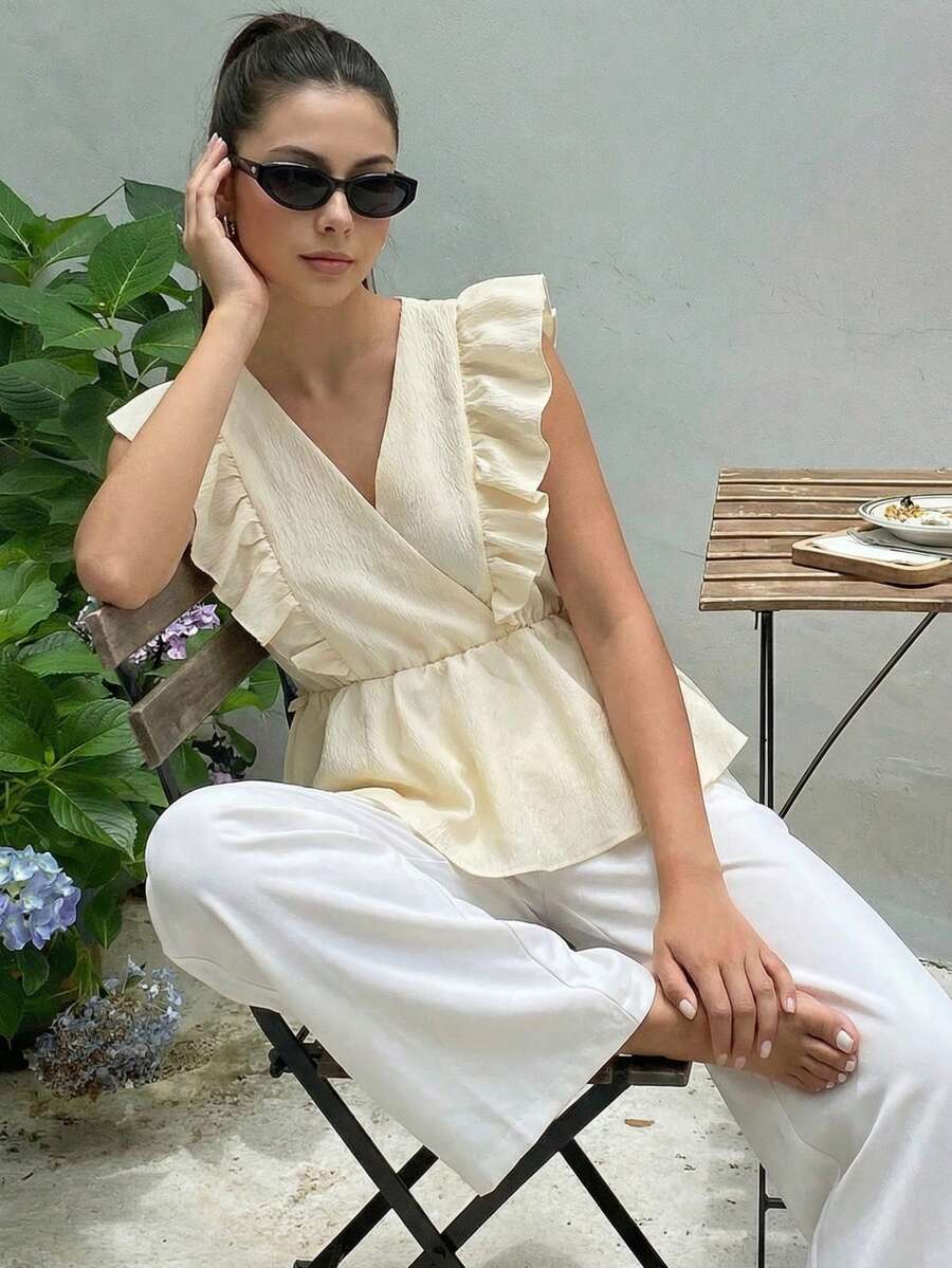 少女优雅黄色V领梭织衬衫，荷叶边袖口和下摆，百搭实用，可搭配裙子、喇叭裤、阔腿裤、紧身裤或短裤。 - 黃色 - 查看 1