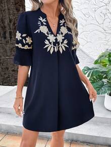 SHEIN Clasi Đầm nữ tay ngắn cổ chữ V dáng rộng thêu họa tiết, thanh lịch, thích hợp mặc hàng ngày và đi nghỉ mát, mùa xuân/hè. - Màu xanh hải quân - Xem 10