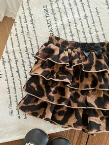 SHEIN Pantalones cortos con volantes y cintura elástica con estampado de leopardo lindo para bebé niña, versátiles para el verano, pantalones cortos con volantes para bebé niña con estampado animal, ropa de bebé niña con estampado de leopardo, pantalones cortos con volantes con estampado de leopardo para bebé niña - Marrón - Ver 4