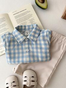 SHEIN 2件套男婴可爱蓝白翻领短袖上衣和短裤套装，适合夏季、生日派对、晚宴、演出、婚礼、迎婴派对、一周岁生日庆祝等场合。 - 藍白色 - 查看 2