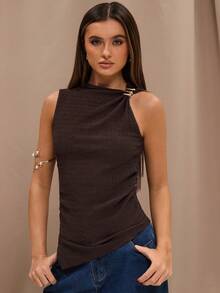 SHEIN BAE 春夏休闲时尚棕色提花针织金属装饰褶皱腰身修身吊带背心，适合搭配优雅上衣、夏季上衣、无袖上衣和休闲上衣。 - 棕色 - 查看 6