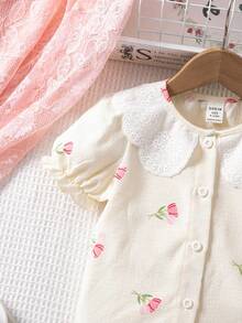 SHEIN 女宝宝可爱休闲夏季度假百搭杏色碎花图案彼得潘领上衣和裤子家居服套装 - 米色 - 查看 4