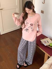 DAZY 2件套卡通印花蕾丝拼接V领宽松长袖T恤和格子裤女士睡衣套装 - 粉色 - 查看 7