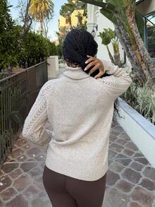 Tyla Gomez 高领毛衣，长袖上衣 - 杏色 - 查看 2