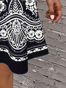 D-Print 优雅休闲黑白撞色花叶图案圆领无袖中长连衣裙，夏季新款女士休闲A字连衣裙，度假休闲女士无袖中长连衣裙 - 彩色 - 查看 3