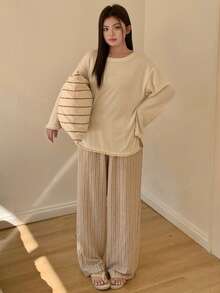 Dazy Plus Ensemble pyjama grande taille confortable avec Top à épaules tombantes de couleur unie et pantalon rayé, automne - Nude - Voir 5