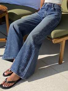 DAZY 女士常规腰围水钻装饰喇叭牛仔裤，性感休闲裤 - 中等水洗藍 - 查看 1
