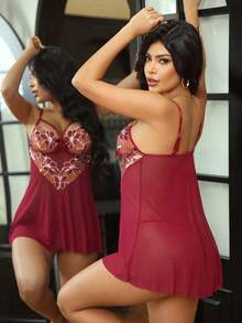 两件套：经典3D刺绣酒红色花卉薄纱吊带睡裙，配有可调节肩带和配套丁字裤，性感 - 酒紅色 - 查看 2