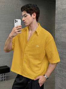 Manfinity BRENVOR 男士休闲时尚梭织短袖衬衫，绣有北极熊图案，适合夏季穿着 - 鵝黃色 - 查看 2