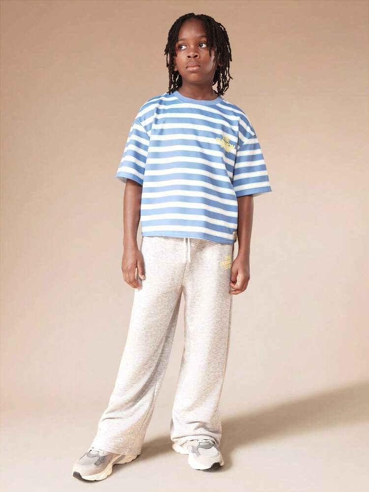 Gestreiftes T-Shirt mit Jogginghosen-Set
