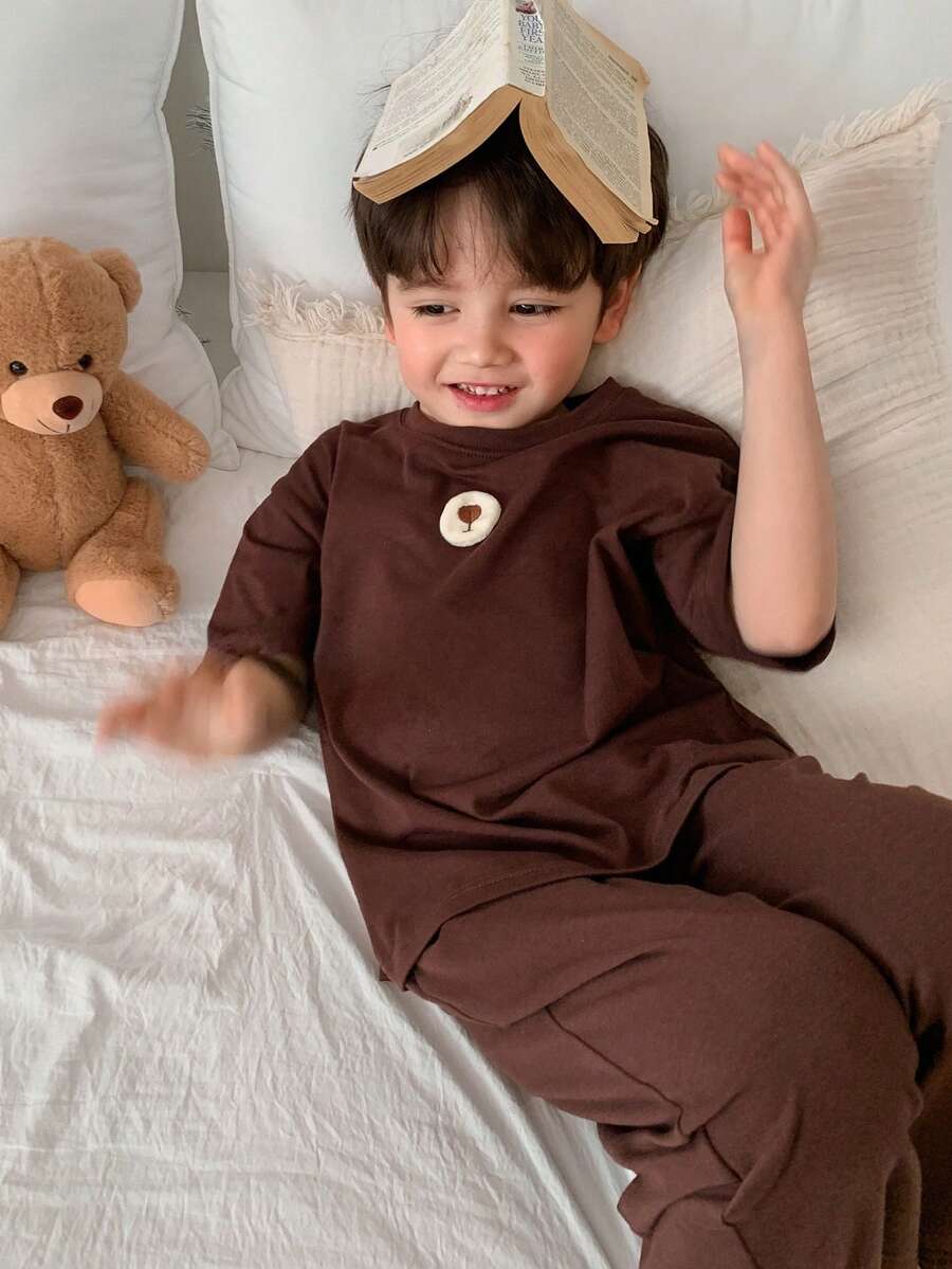 DAZY 男童泰迪绒拼接刺绣落肩宽松上衣和裤子睡衣套装，春夏秋季 - 棕色 - 查看 1