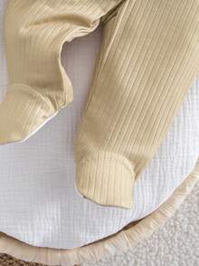 Newborn Baby Boy/Girl Casual Cute Cartoon Pattern Knit Long Sleeve Top, Pants, Bib 3pcs Set - Multicolor - View 9