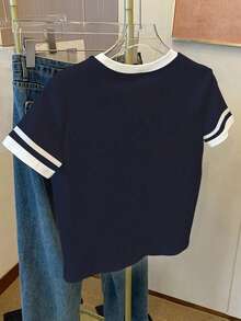 少女休闲复古美式校园经典Logo印花短袖圆领T恤，适合夏季穿着，打造美式时尚度假风，藏蓝色修身日常穿着，白色条纹印花时尚舒适修身短款T恤 - 彩色 - 查看 2