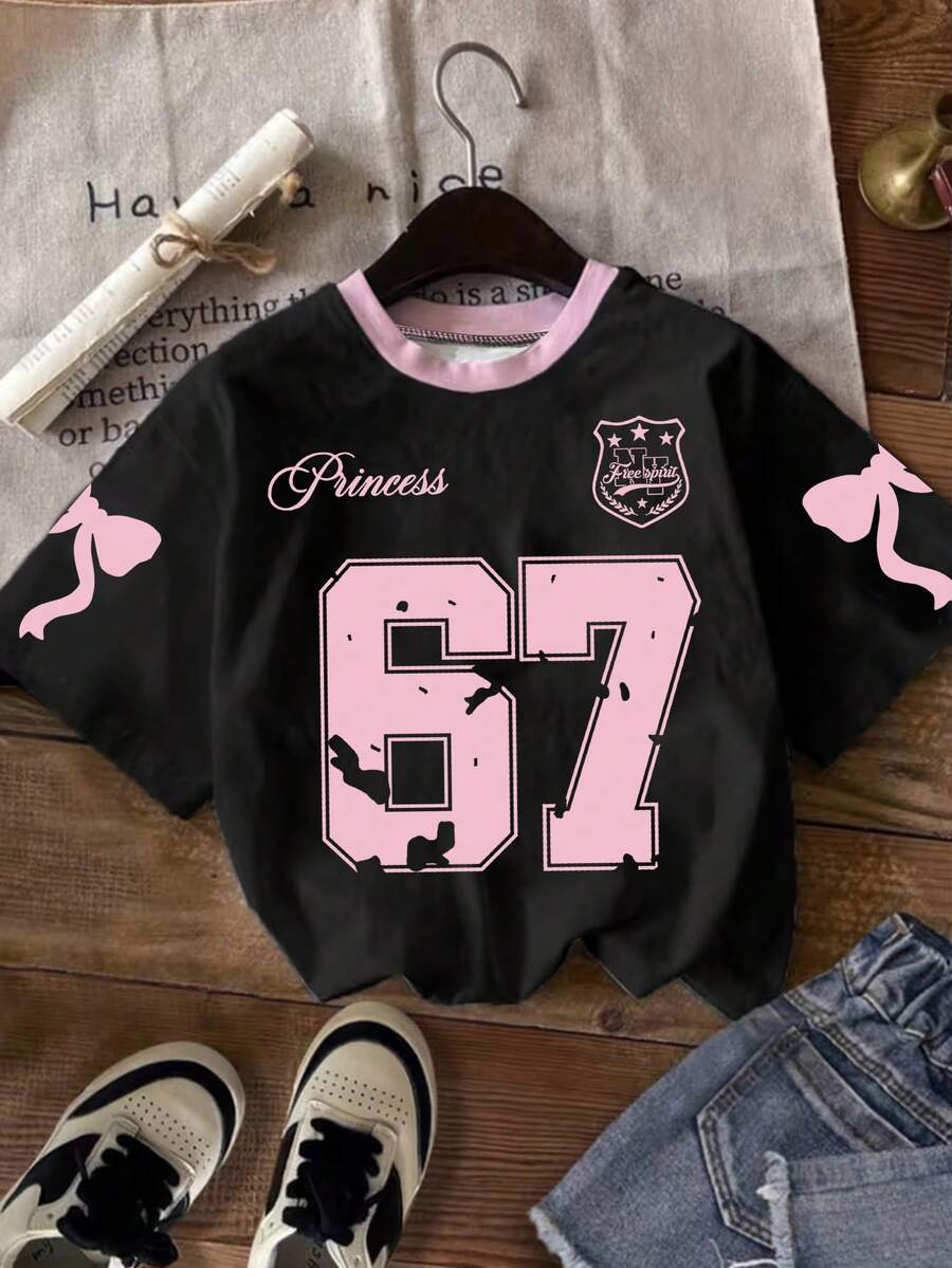 女童休闲时尚创意个性清新简约别致数字67徽章，粉色蝴蝶结，粉黑撞色，字母标语印花宽松T恤，舒适日常穿着，温暖的夏秋款式，适合春、夏、秋季穿着。 - 彩色 - 查看 1