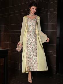 Layrah Đầm satin màu vàng thanh lịch với họa tiết hoa jacquard ghép mảnh, viền bèo nhún, tay áo mở. - Màu vàng - Xem 4