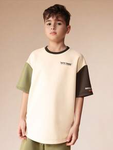 Bộ đồ thể thao phối màu SUMWON dành cho bé trai, gồm áo thun cổ tròn và quần short cùng màu, thích hợp cho kỳ nghỉ hè hoặc hoạt động thường ngày. - Nhiều màu - Xem 3