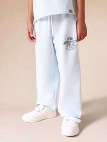 SUMWON 男童 Summon Stud 浅蓝色短袖圆领T恤和运动裤套装，印花休闲度假装 - 淺藍色 - 查看 4