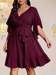 SHEIN Clasi 大码女式V领褶皱荷叶边下摆系带修身短袖迷你连衣裙，优雅百搭，适合日常、派对和约会穿着 - 中紫紅色 - 查看 1
