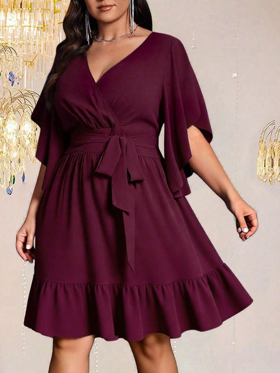 SHEIN Clasi 大码女式V领褶皱荷叶边下摆系带修身短袖迷你连衣裙，优雅百搭，适合日常、派对和约会穿着 - 中紫紅色 - 查看 1