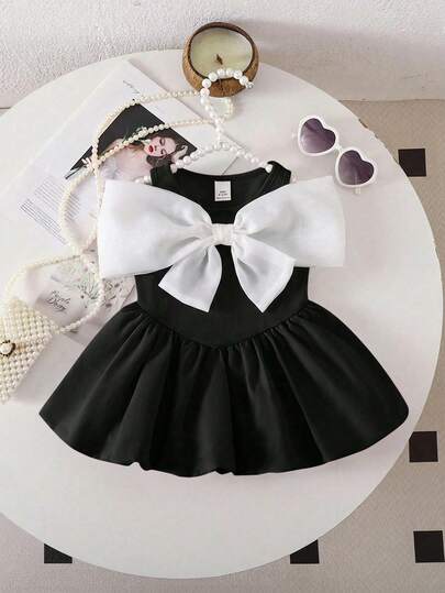 SHEIN Vestido infantil elegante e fofo com laço em blocos de cores preto e branco.