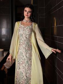 Layrah Đầm satin màu vàng thanh lịch với họa tiết hoa jacquard ghép mảnh, viền bèo nhún, tay áo mở. - Màu vàng - Xem 6