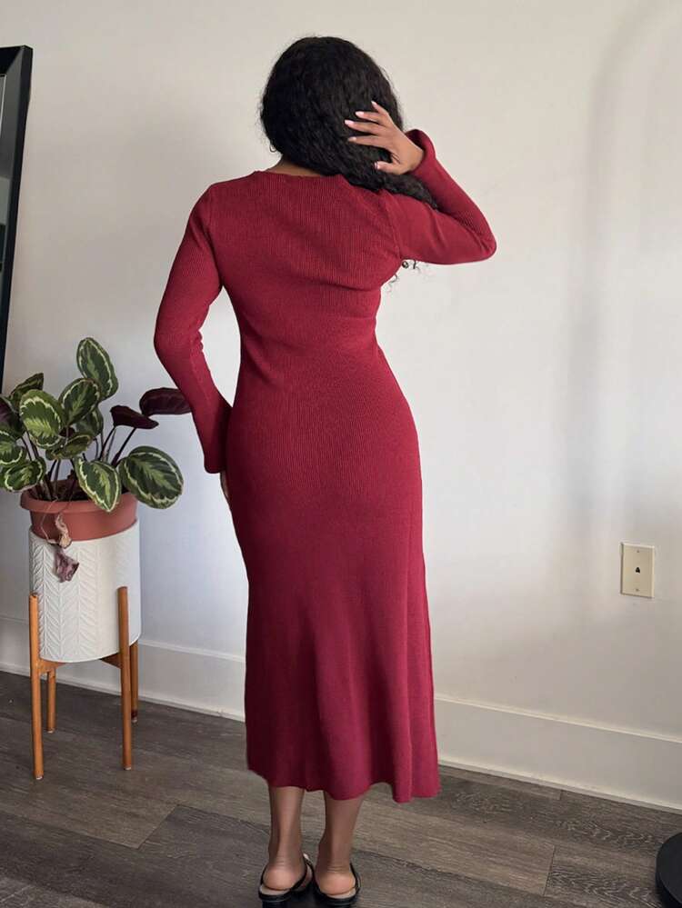 Tyla Gomez 优雅纯色 V 领 3D 花卉鱼尾下摆毛衣连衣裙 - 酒紅色 - 查看 2