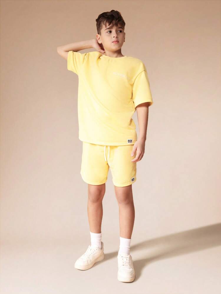 Short Sleeve T-Shirt And Shorts Set With Graphic Print