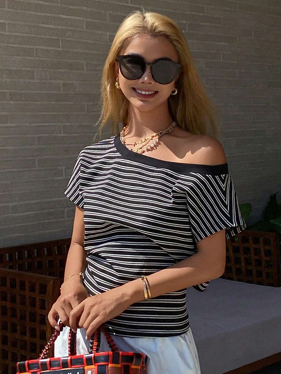Livesso 女士条纹不对称肩短袖休闲百搭T恤 - 黑與白 - 查看 1
