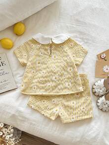 SHEIN Vintaside Kids 2件套女婴幼儿新生儿春夏优雅公主风白色和黄色彼得潘领雏菊格纹荷叶边衬衫+短裤套装 - 黃色 - 查看 2