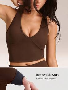 GLOWMODE FeatherFit™交叉肩带露背深V领背心，适合低强度瑜伽日常穿着，秋冬季适用。 - 棕色 - 查看 3