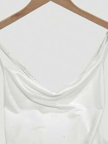 GlowEve CURVE Canotta casual taglie forti colore unito con scollo drappeggiato in raso bianco - Bianco - Visualizzare 3