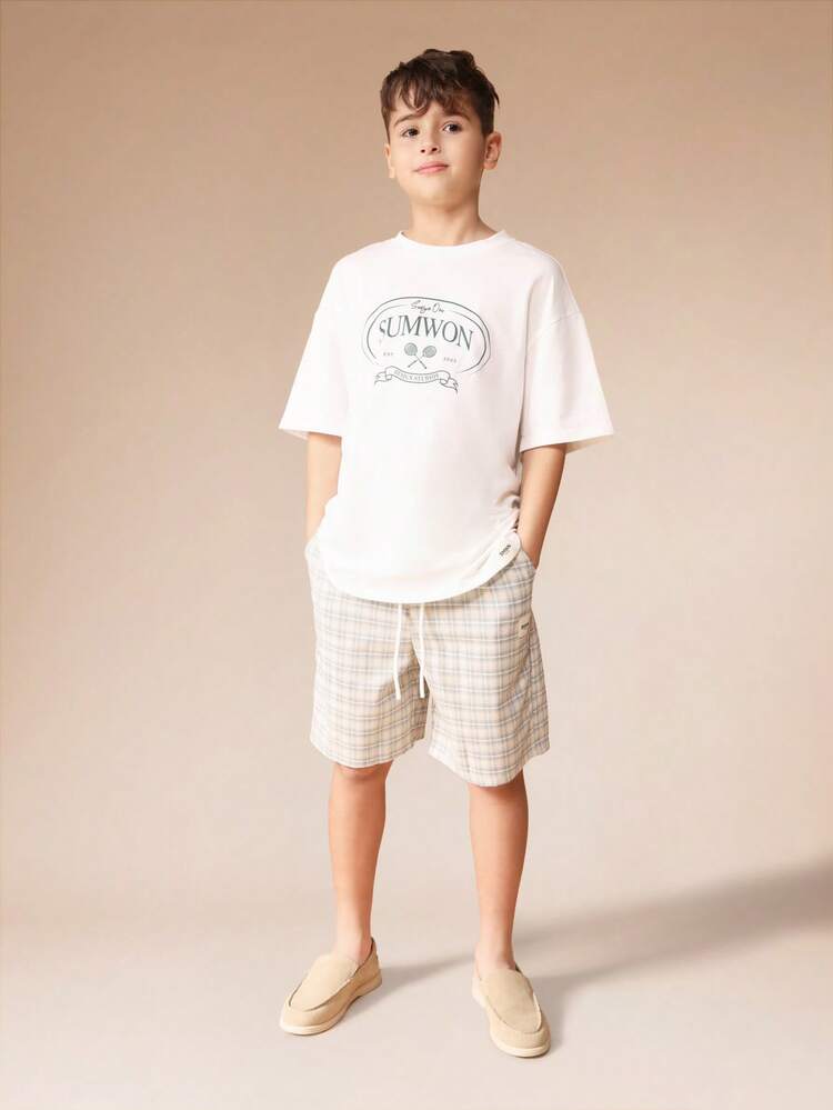 Biały T-shirt z szortami w kratę