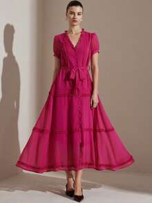 Revavyn Elegantes Maxikleid aus Chiffon mit V-Ausschnitt, Rüschenkante und geraffter Taille, modisches Urlaubsdesign für Frauen - Heißes Pink - Übersicht 5