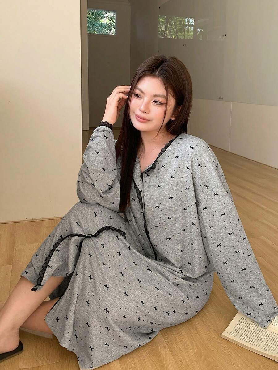 Dazy Plus 蝴蝶结印花和花卉撞色蕾丝宽松长袖长款睡裙，可爱春夏家居服 - 灰色 - 查看 1