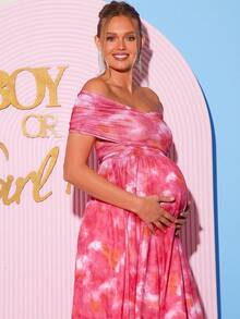 Loomaby 孕妇优雅扎染印花褶皱翻领露肩连衣裙，适合派对、宴会和度假穿着 - 粉色 - 查看 10