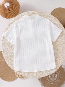 SHEIN Áo sơ mi nam tay ngắn cổ đứng, họa tiết sóng, dáng casual, thích hợp cho bé trai tuổi teen, đi học, mặc thường ngày, thể thao, mùa xuân/hè. - trắng - Xem 4