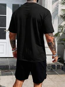 HIMLAND 男士休闲通勤街头风学院风字母印花T恤和短裤套装 - 黑與白 - 查看 6