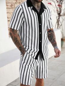 Manfinity RSRT 2pcs Men's Spring/Autumn Comfortable Jacquard Striped Short Sleeve Shirt And Elastic Drawstring Shorts Set, Suitable For Casual, Office, Home, Party, Dating, Business, Driving Or Cycling, Formal Or Informal Occasions, Great For Self-Wear Or Gift To Friends, Classic Best-Selling Outfit, Shanben Series - Black - View 4