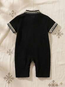 SHEIN 男婴黑色花卉蕾丝边连体衣，适合户外玩耍、舒适居家穿着、休闲运动和生日派对。 - 黑色 - 查看 2