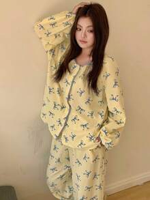 Dazy Plus 大码女式蝴蝶结印花纽扣长袖上衣和裤子睡衣套装 - 黃色 - 查看 4