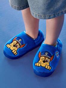 SHEIN | PAW Patrol 可爱刺绣追逐卡通追逐蓝色男童儿童防滑室内松紧带拖鞋幼儿和儿童柔软毛绒保暖家居鞋，轻便耐用的 EVA 鞋底，男女通用女孩居家卧室空调房，春秋冬季，狗狗 - 藍色 - 查看 1