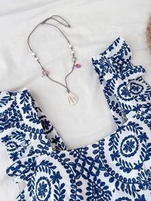 SHEIN 少女蓝白复古印花方领无袖荷叶边连体裤，露背蝴蝶镂空连体衣，适合度假、节日、午餐、音乐节等场合。 - 藍白色 - 查看 3