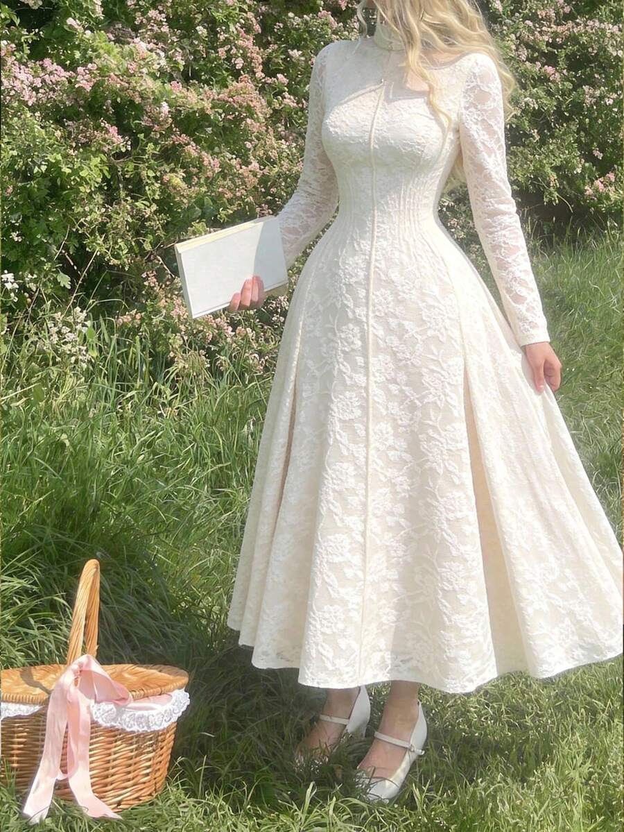 SHEIN MOD 这款复古魅力杏色纯色提花长袖立领连衣裙，优雅迷人，是约会、派对、度假的完美之选，也适合邮轮旅行、毕业典礼、夏威夷风情、嘉年华、飘逸长裙、舞会礼服和下午茶等场合。 - 杏色 - 查看 1