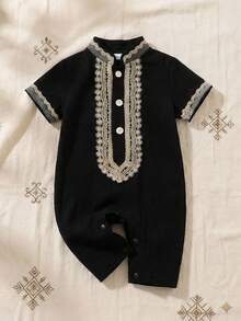 SHEIN 男婴黑色花卉蕾丝边连体衣，适合户外玩耍、舒适居家穿着、休闲运动和生日派对。 - 黑色 - 查看 3