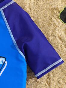 SHEIN 2pcs Kids/Tween Boys' Casual Versatile Printed Pattern Crew Neck Short Sleeve Swimsuit Top And Printed Swim Trunks Set - Blue - View 4