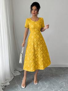 Elenzga 蓝色3D立体压纹面料方领短袖A字连衣裙 - 黃色 - 查看 3