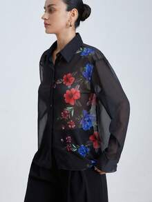 Aveloria Modichic 黑色薄纱雪纺衬衫，精致复古花卉撞色印花工艺，不对称印花混搭设计，现代女性风格，适合晚宴、派对、商务休闲等场合，经典领口设计，细节考究，修身剪裁，轻盈涤纶面料。时尚关键词：薄纱衬衫、花卉刺绣、时尚雪纺、优雅魅力、百搭通勤装、轻盈舒适、性感气息、精致细节、都市时尚。雪纺印花薄纱性感长袖衬衫 - 彩色 - 查看 5